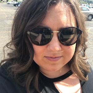 Meet your Posher, Courtney